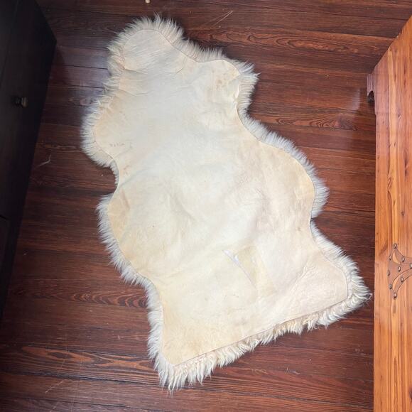 Sheepskin Natural / Cream Rug - Picture 2 of 2